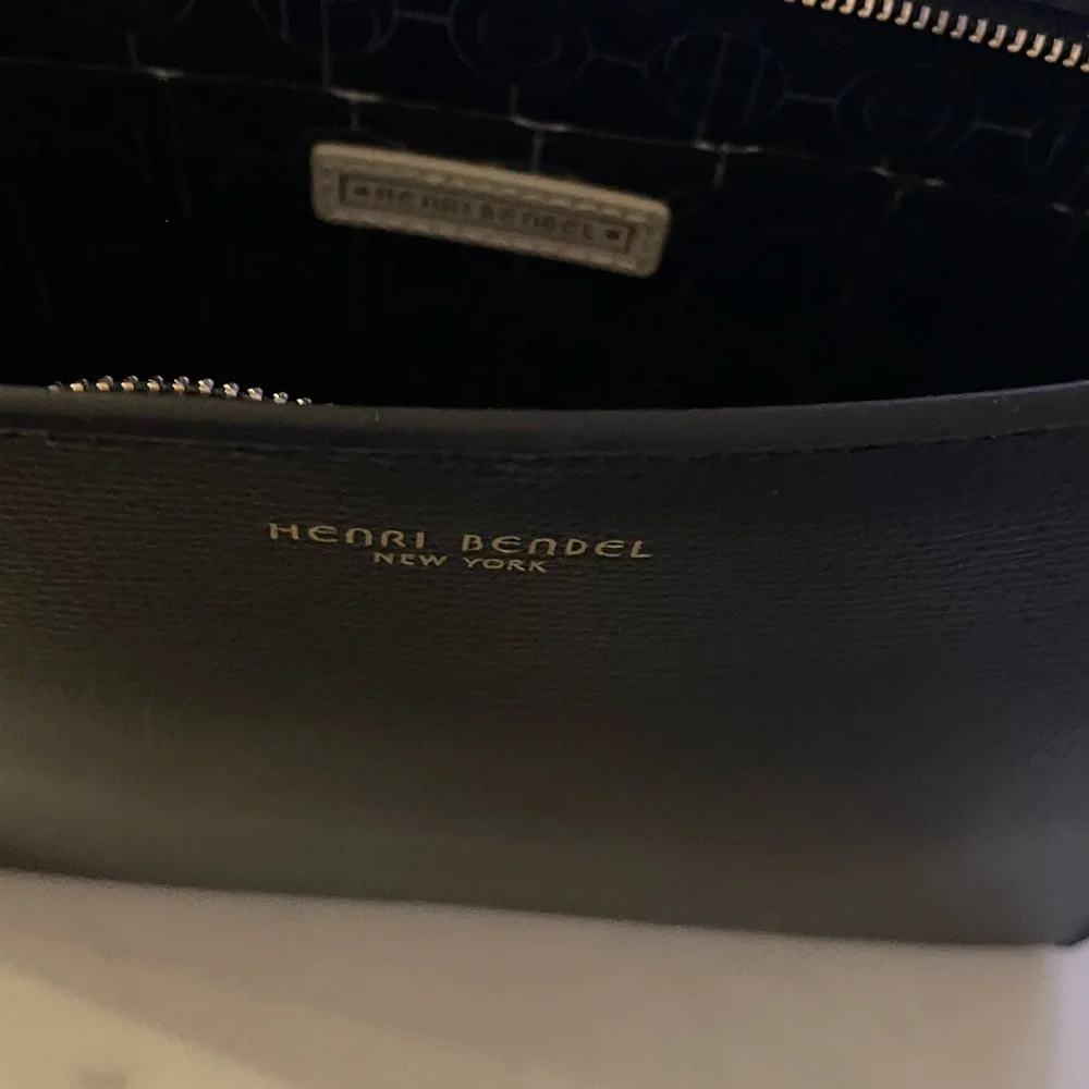Henri Bendel W57th Cosmetic Clutch with dust bag - Picture 8 of 8